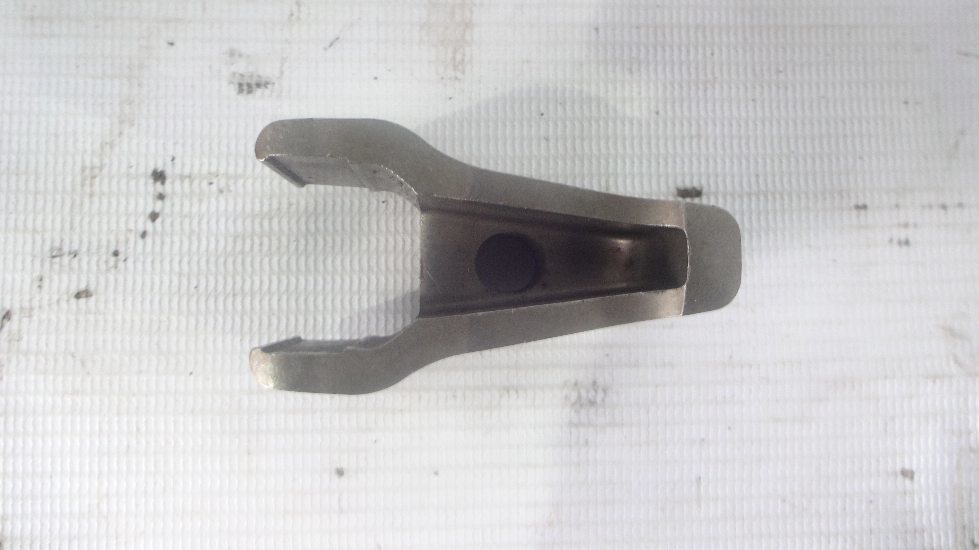 кронштейн топливной форсунки D2066 б/у - 2